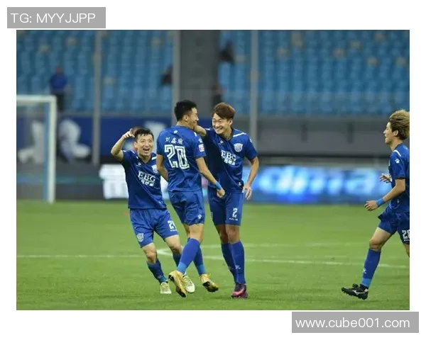 重庆足球队以62分领跑邀请赛积分榜展现强劲实力