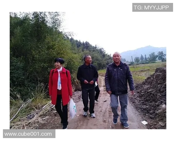 在异国街头邂逅足球巨星的奇妙瞬间与难忘回忆